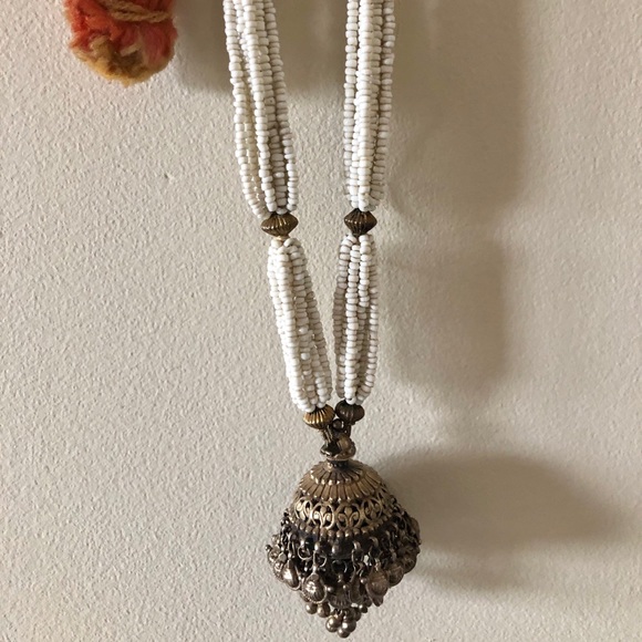 Ethnic Afghan style silver and white bead necklace - Picture 3 of 11